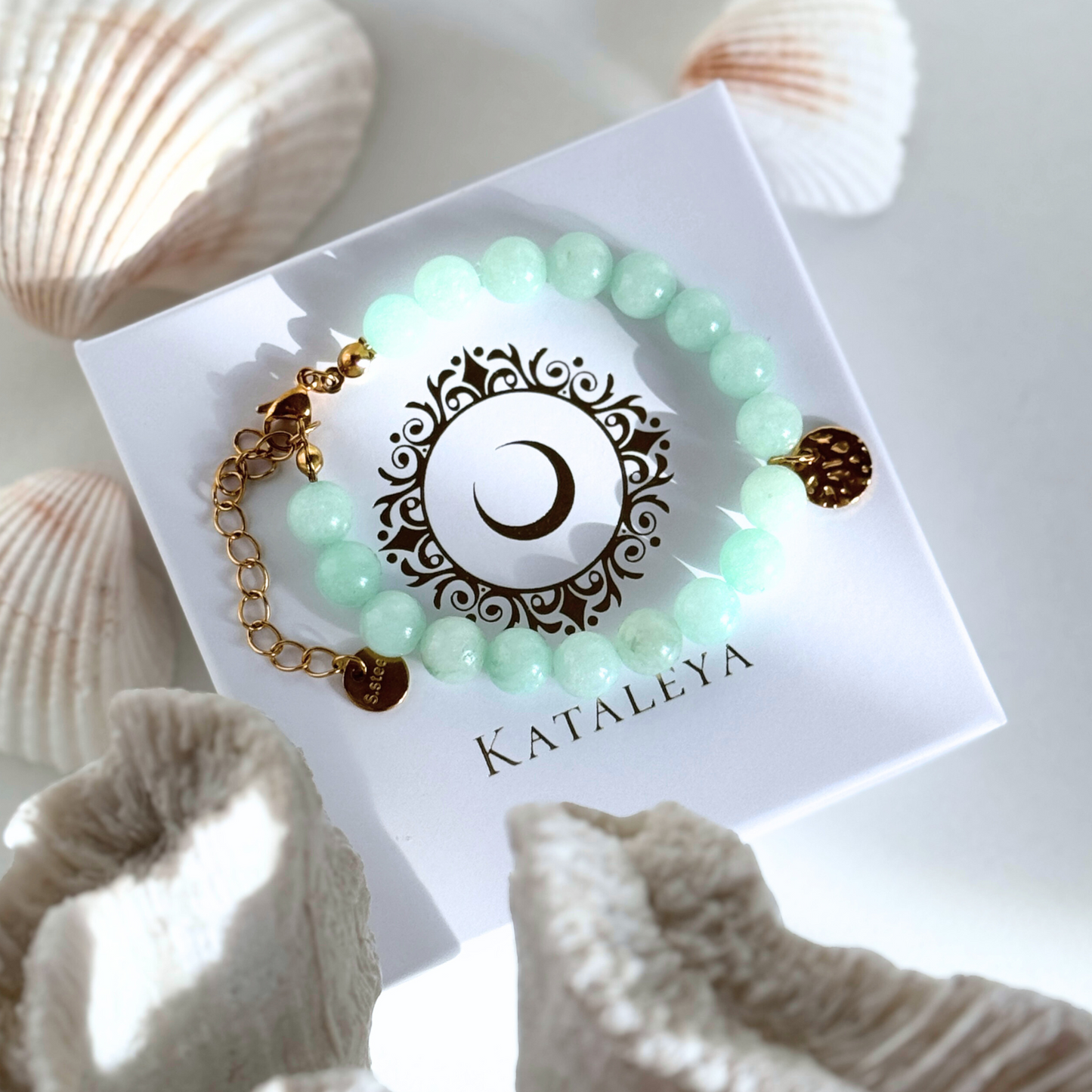Mint beaded bracelet with golden disk, handmade by Kataleya Jewellery