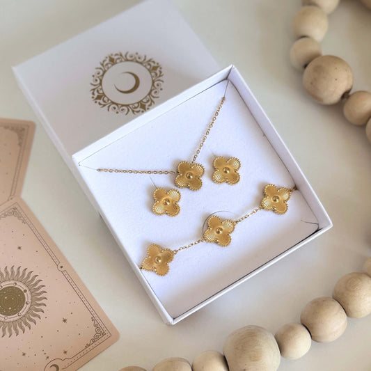 Trevo Gold Clover Jewellery Set by Kataleya