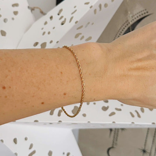 Elegant Twisted Chain Bracelet in 18ct gold plated stainless steel displayed on a wrist against a stylish background.