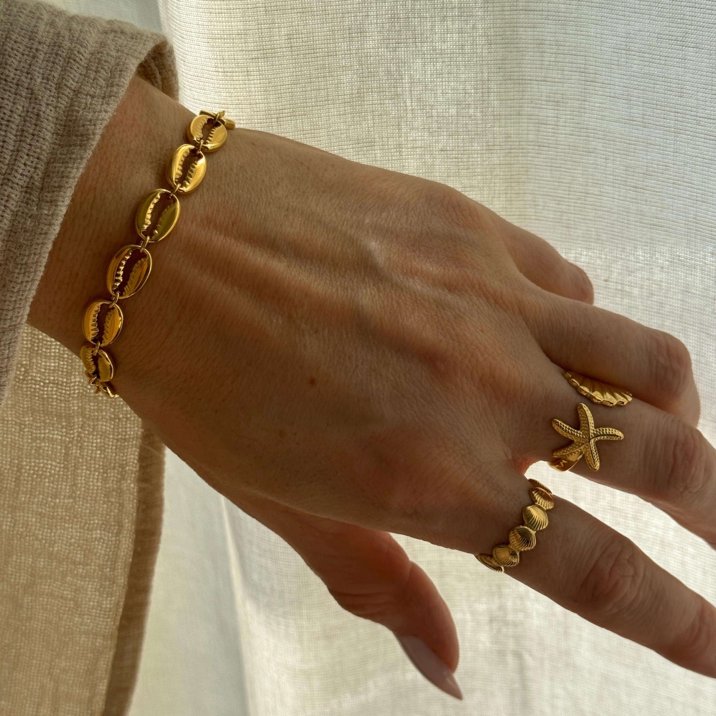 Niley - Gold Shell Bracelet - Kataleya