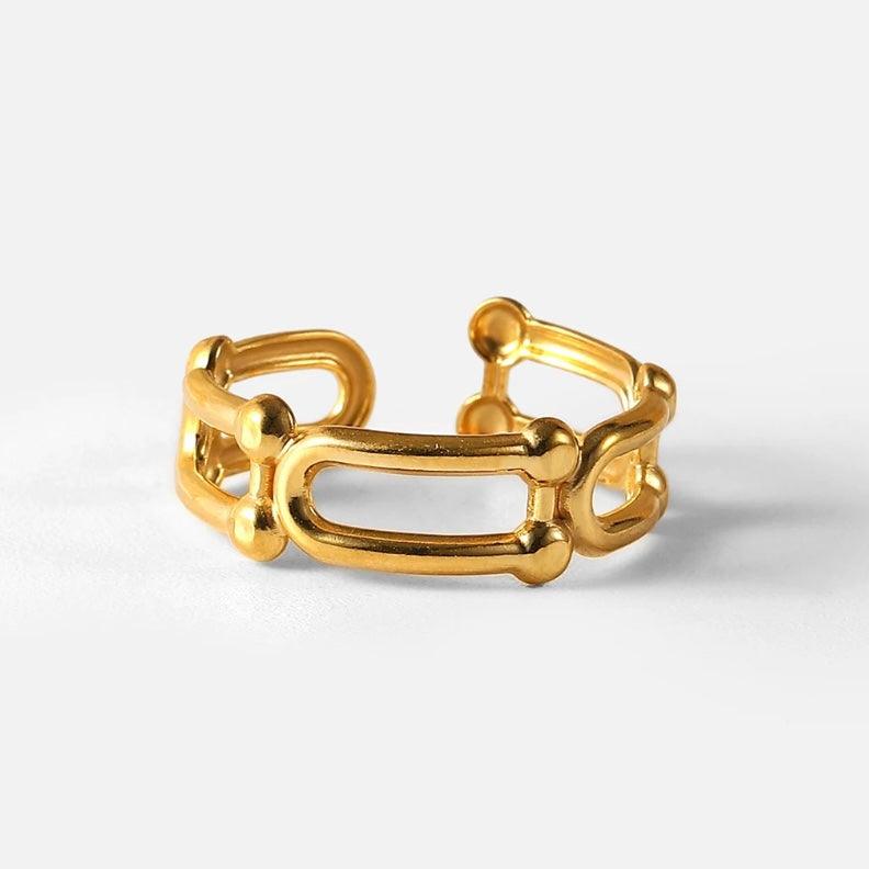 Gold U-Ring made of 18ct gold plated stainless steel, featuring an adjustable design and stylish modern look.