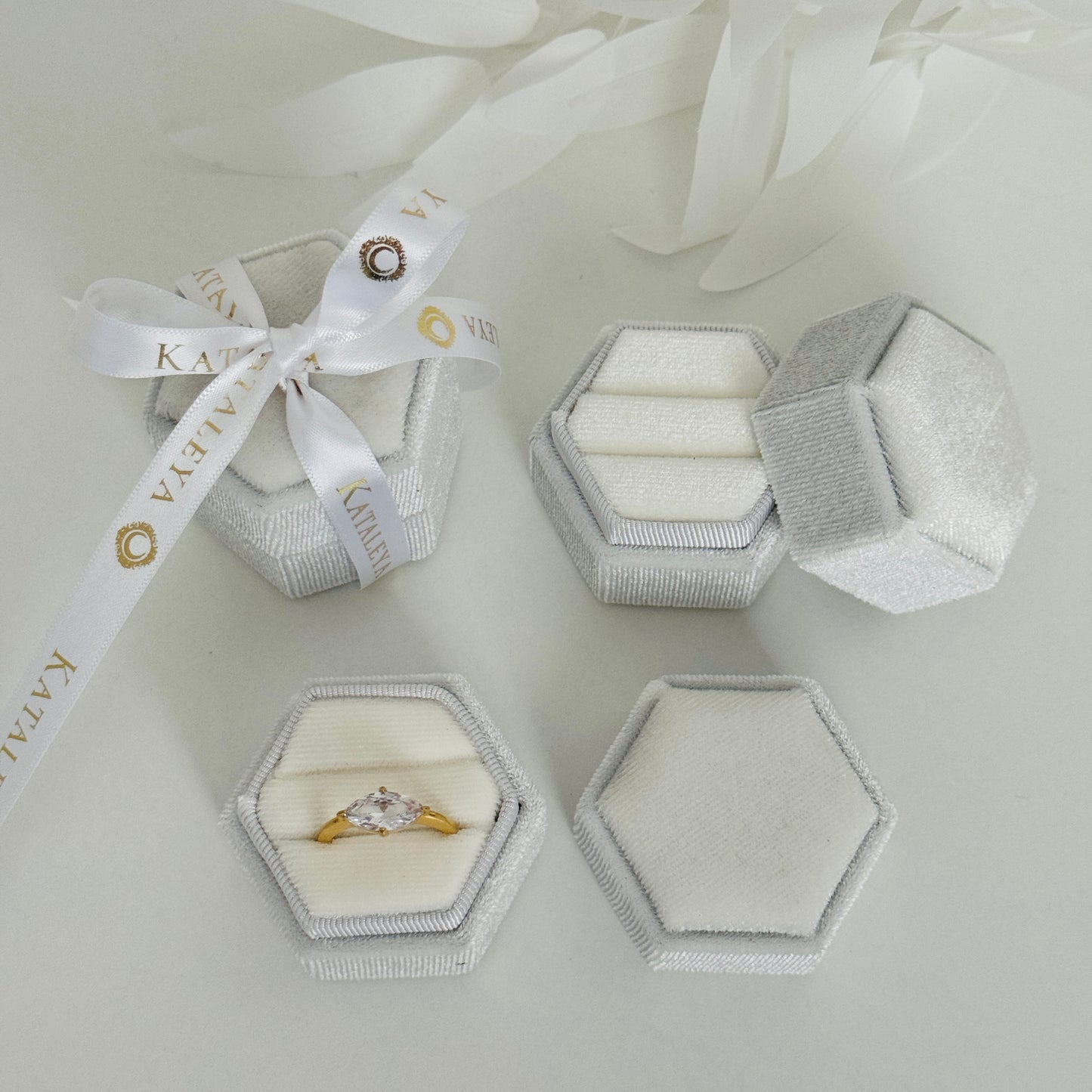 Velvet White Jewellery Ring Box by Kataleya