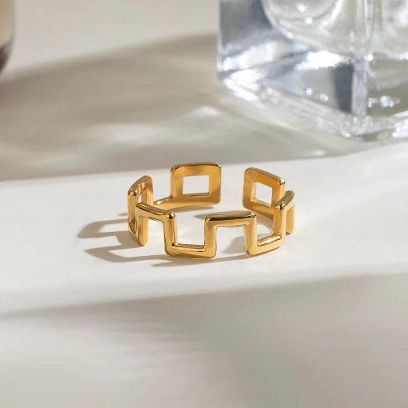 Fiona - Gold Adjustable Minimalist Ring by Kataleya