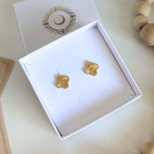 Trevo Gold Clover Stud Earrings | Kataleya