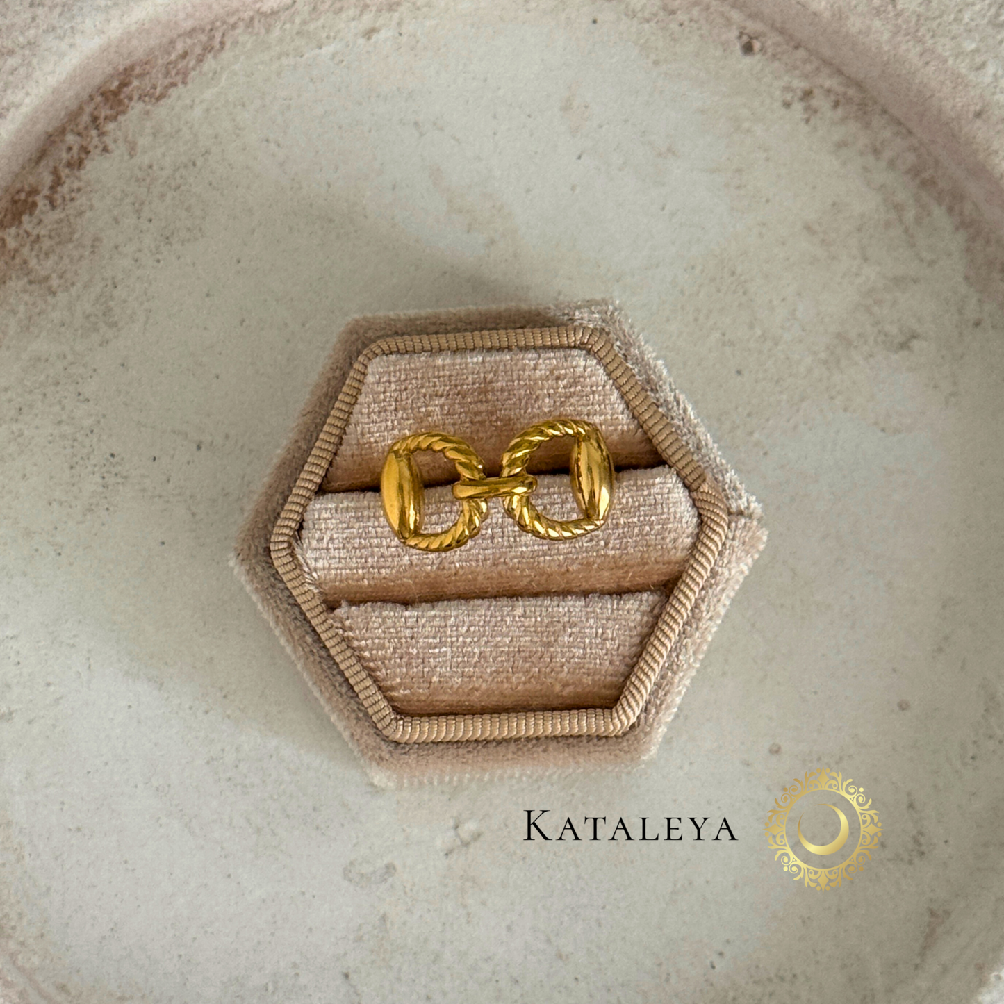 Twist Chain Ring displayed on hexagon jewelry holder, showcasing elegant gold design.