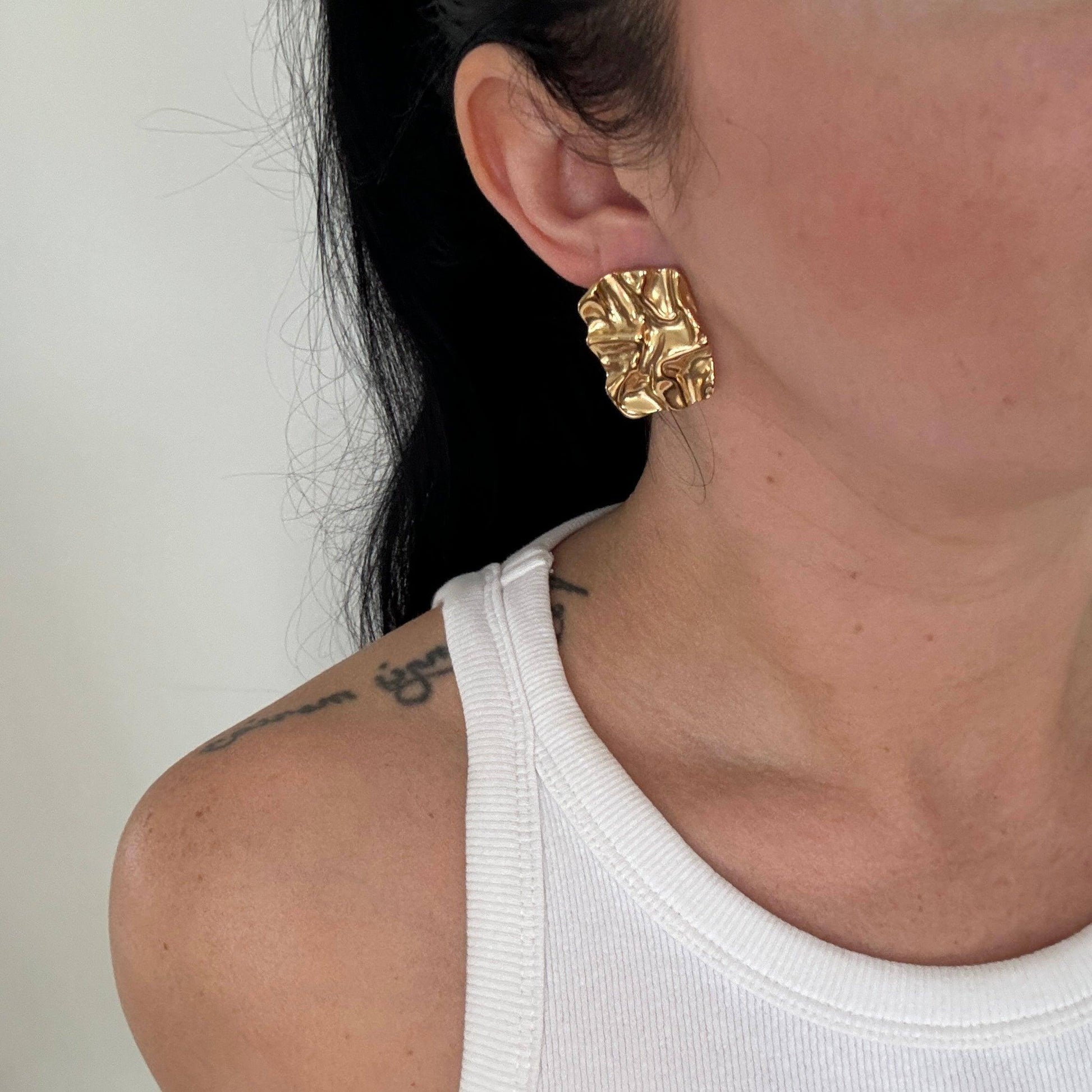 Crinkle Gold Stud Earrings - Kataleya