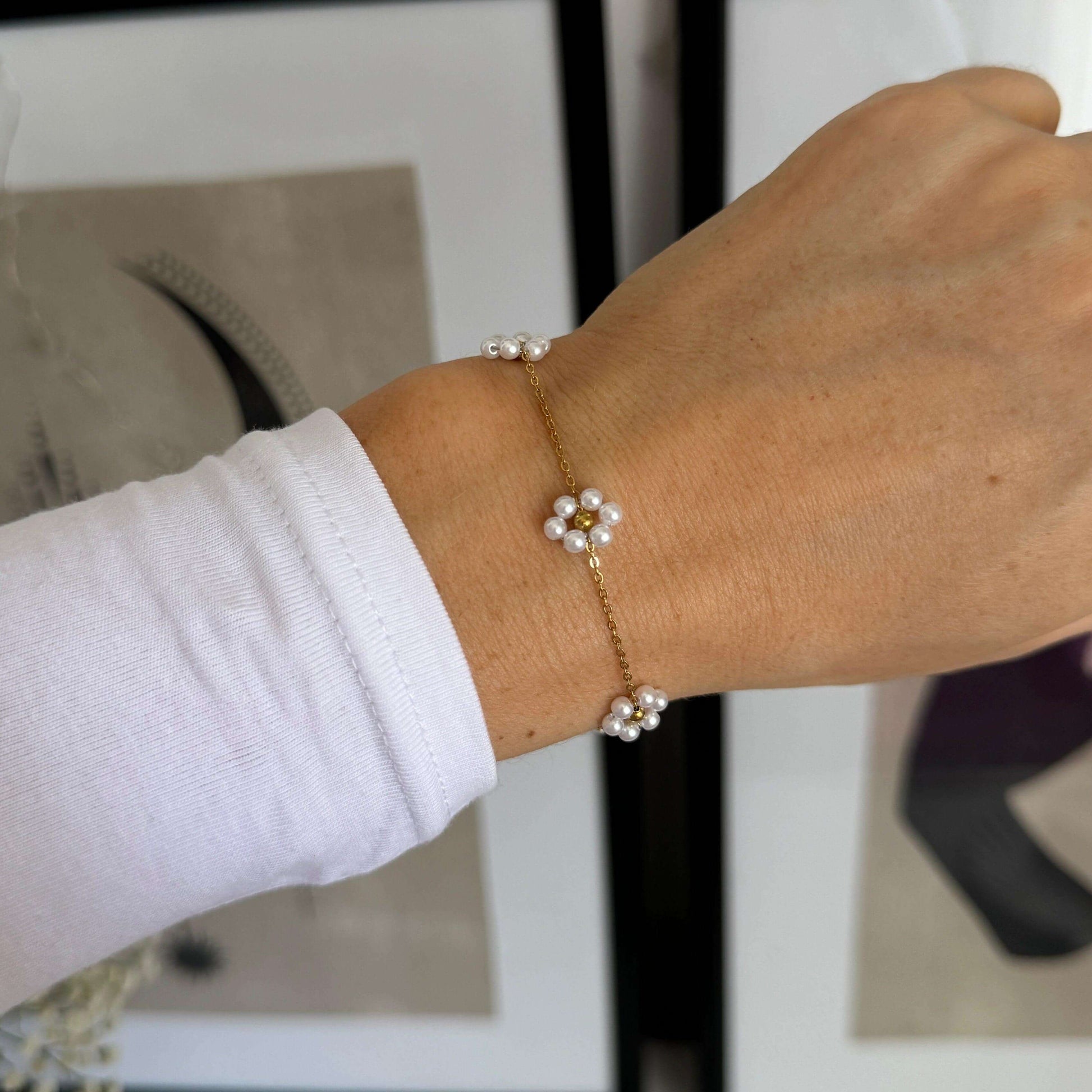 Daisy Pearl White Bracelet - Kataleya