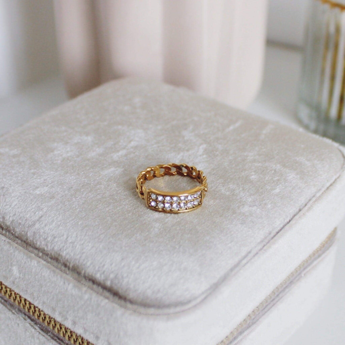 Mona - Chain Ring With Zirconia Stones - Kataleya