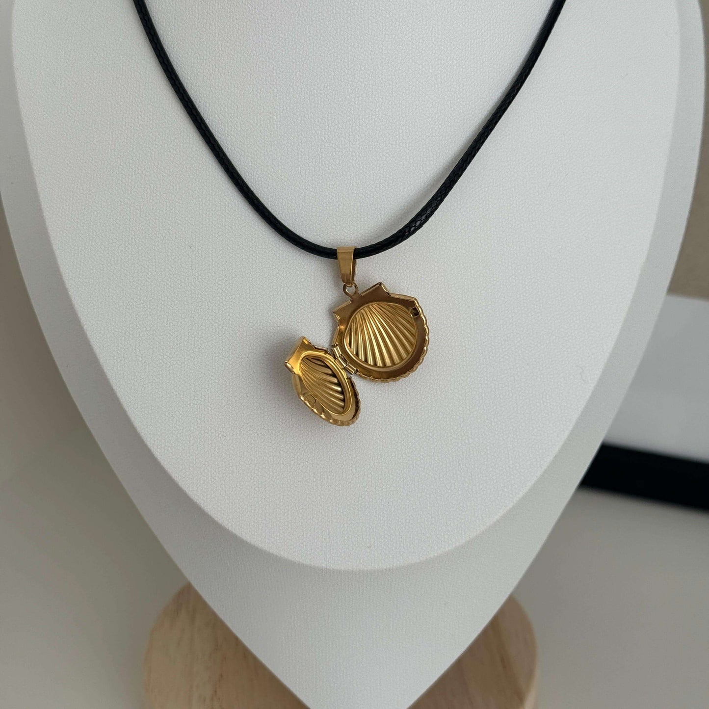 Scallop Gold Locket Pendant Necklace - Kataleya