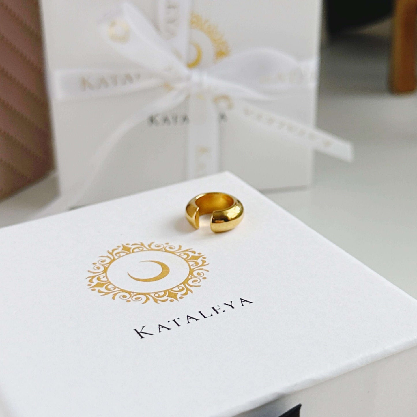 Simple Cuff Gold Earring - Kataleya