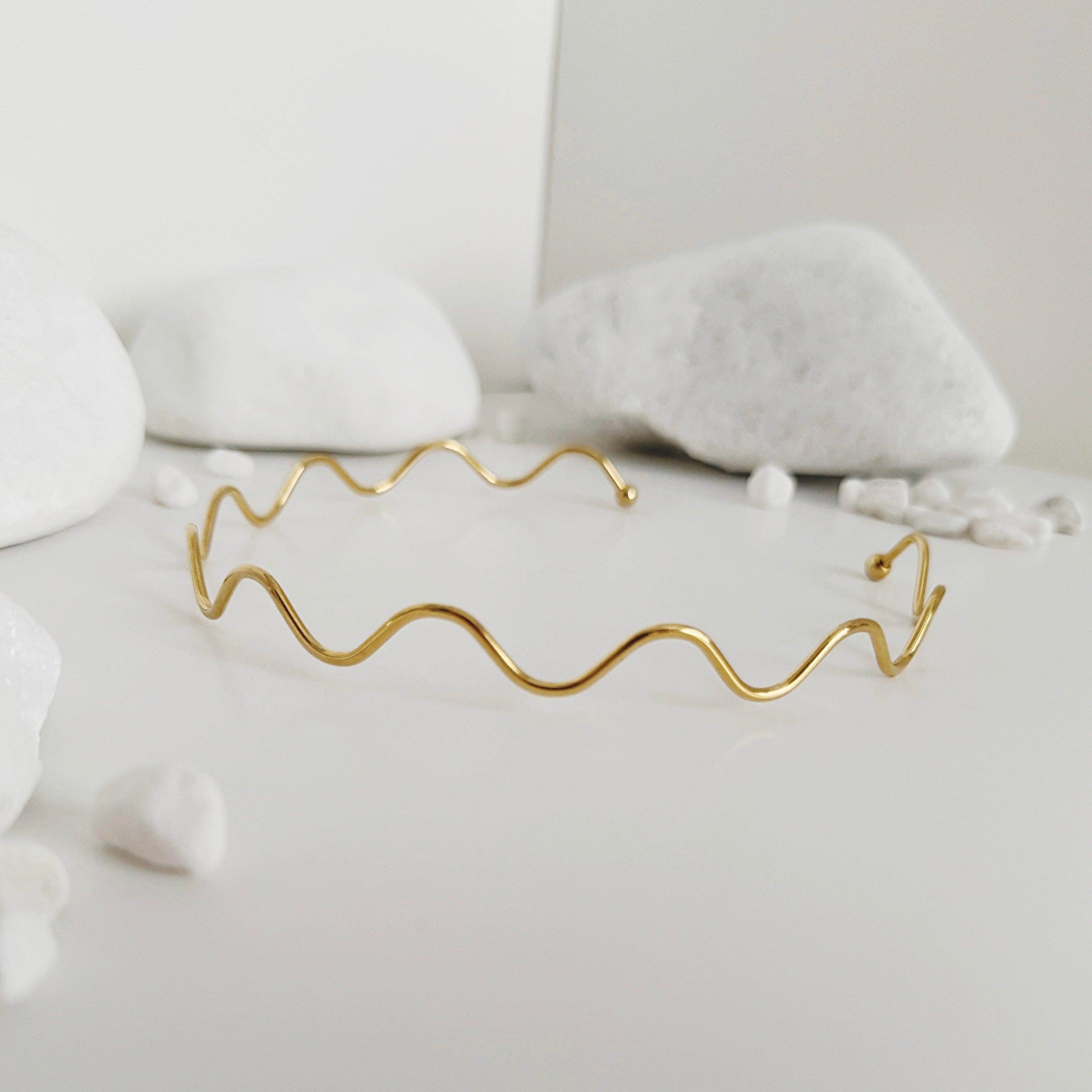 Wavy Gold Wire Choker - Kataleya